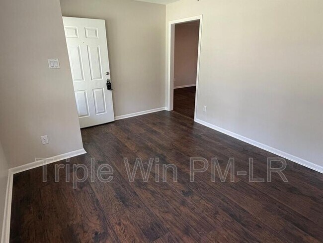 Foto del edificio - 8 Glendale Dr