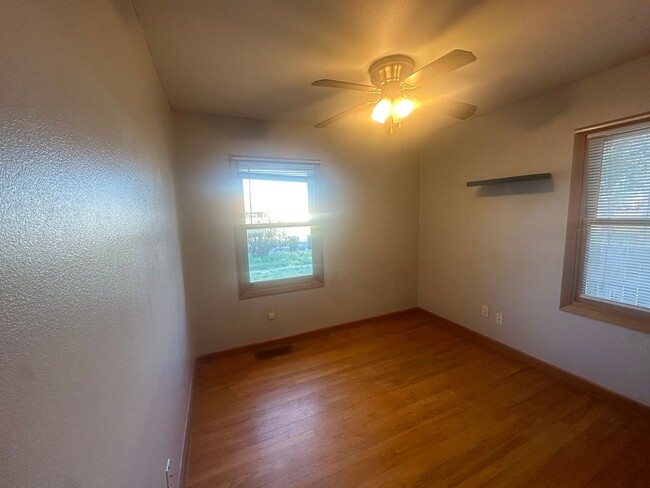 Foto del edificio - Two Bedroom, One and Half Bathroom Home! F...