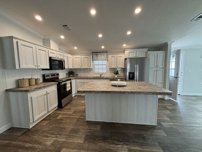 Building Photo - 1 Kimberly Ct