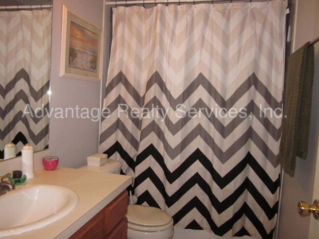 Foto del edificio - 5302 Algerine Pl