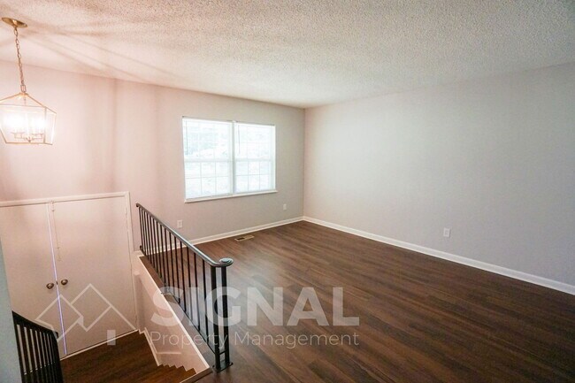 Building Photo - 105 Silverleaf Dr