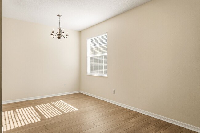 Foto del edificio - Cozy 4/2 Home Nestled in a Gated Community