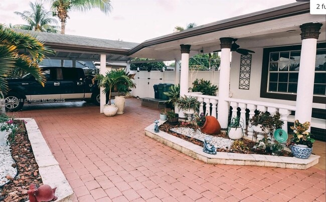 Foto del edificio - 240 NW 182nd Terrace