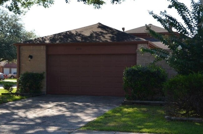 Building Photo - 2474 Falls Church Dr