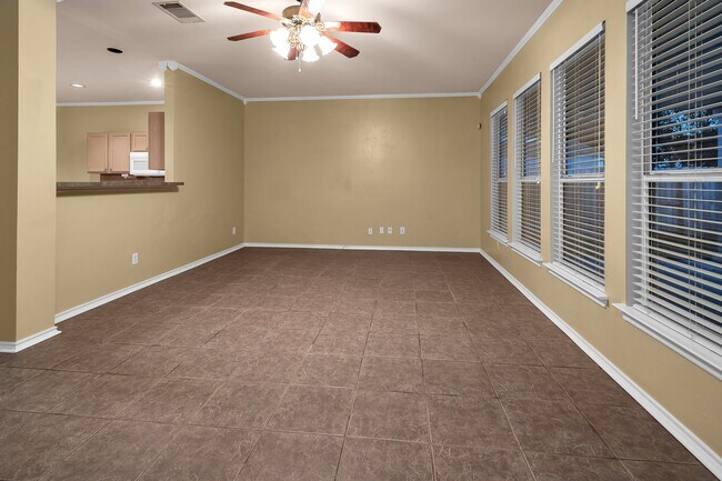 Building Photo - 806 Brandon Willow