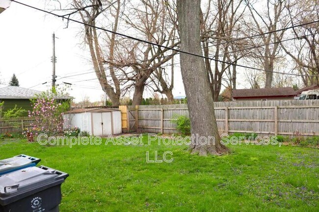 Building Photo - 7728 Catalpa Ave