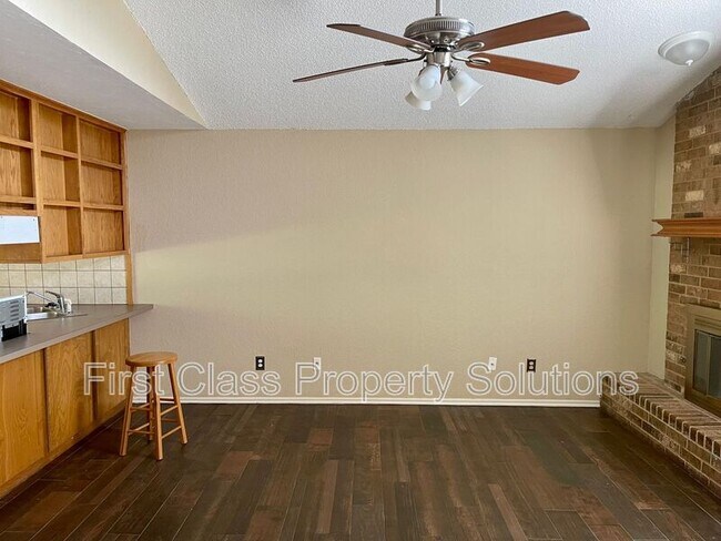 Foto del edificio - 9212 Buttonfield Ave