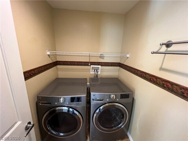 Foto del edificio - 5679 Revere Crossing Ave