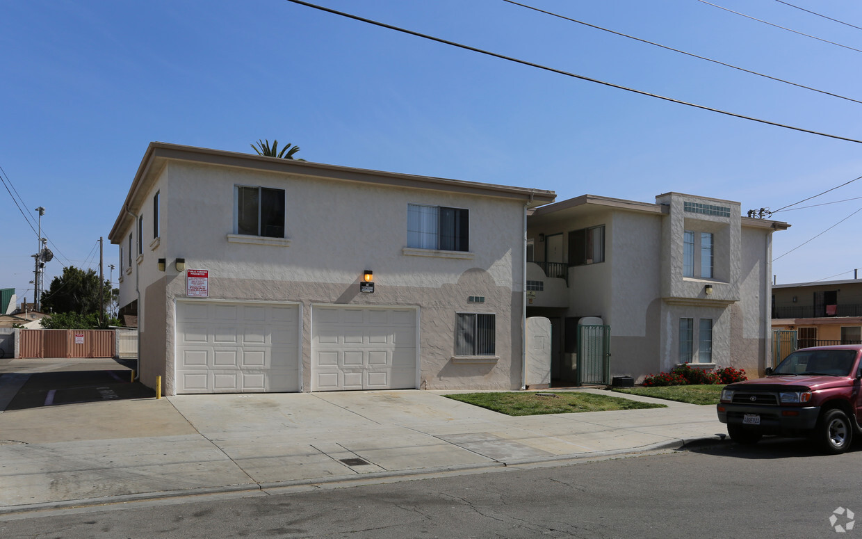 Building Photo - La Corona Apartments