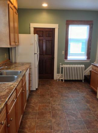 Cocina moderna - 1631 Hewitt Ave