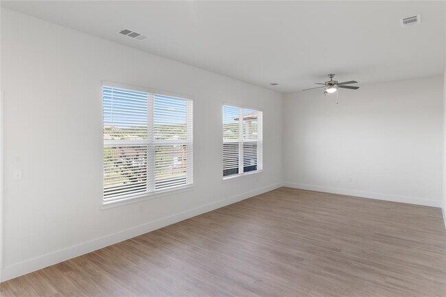 Foto del edificio - 18531 Kyle Seale Pkwy