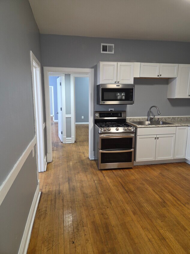 Kitchen - 4543 W Grand Ave