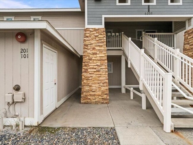 Foto del edificio - 6005 Chapel Hill Blvd