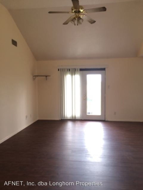 Building Photo - 3 br, 1.5 bath House - 2110 Jerome Dr