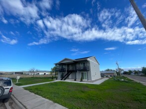 Building Photo - 502 10th Ave W