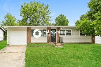 Building Photo - 725 Bellarmine Ln
