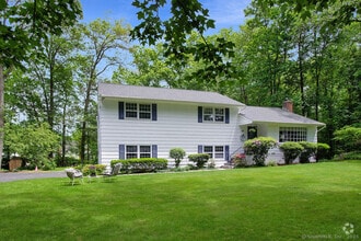 Building Photo - 39 Whiffle Tree Ln