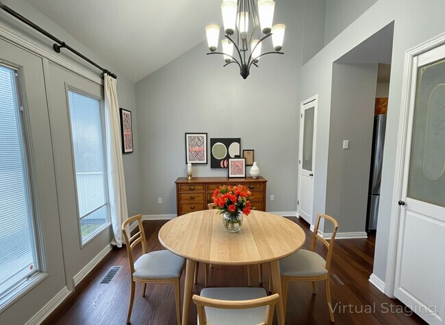 Foto del edificio - Spacious 3 bedroom 3.5 Baths 2 Home Office...