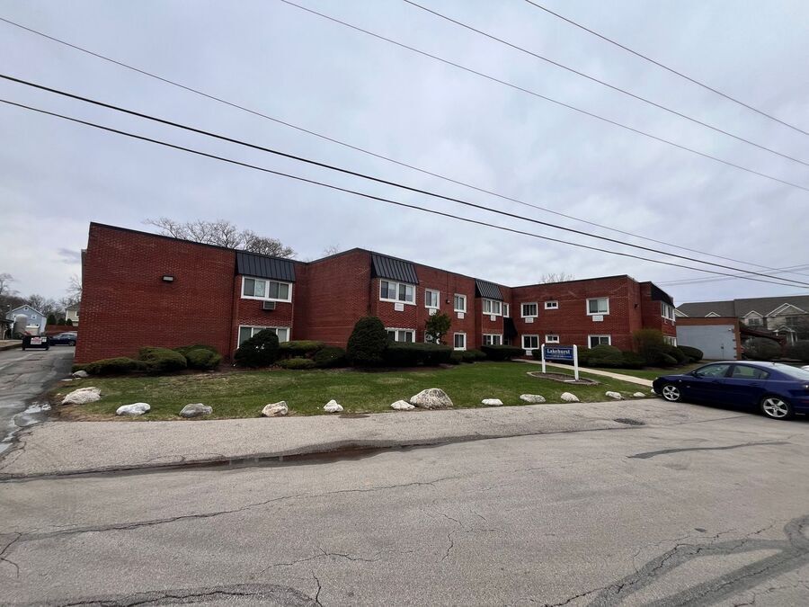 Foto principal - 170 E Lake St
