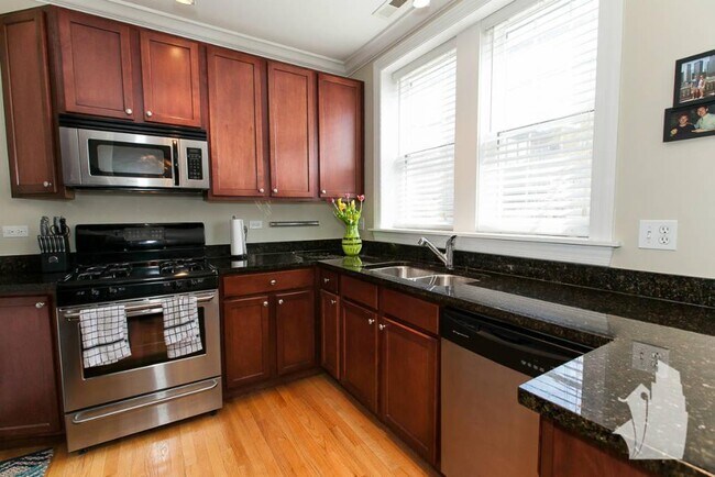 Foto del edificio - 4863 N Hermitage Ave