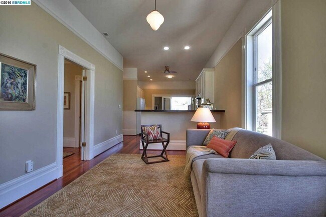 Foto del edificio - 3261 Helen Street - 2