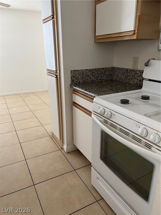 Foto del edificio - 2200 S Fort Apache Rd