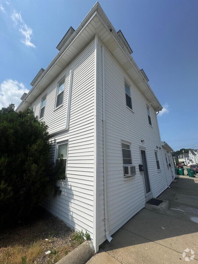 Building Photo - 74 Washington St
