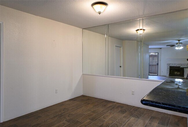 Building Photo - 8271 Creekbend Dr