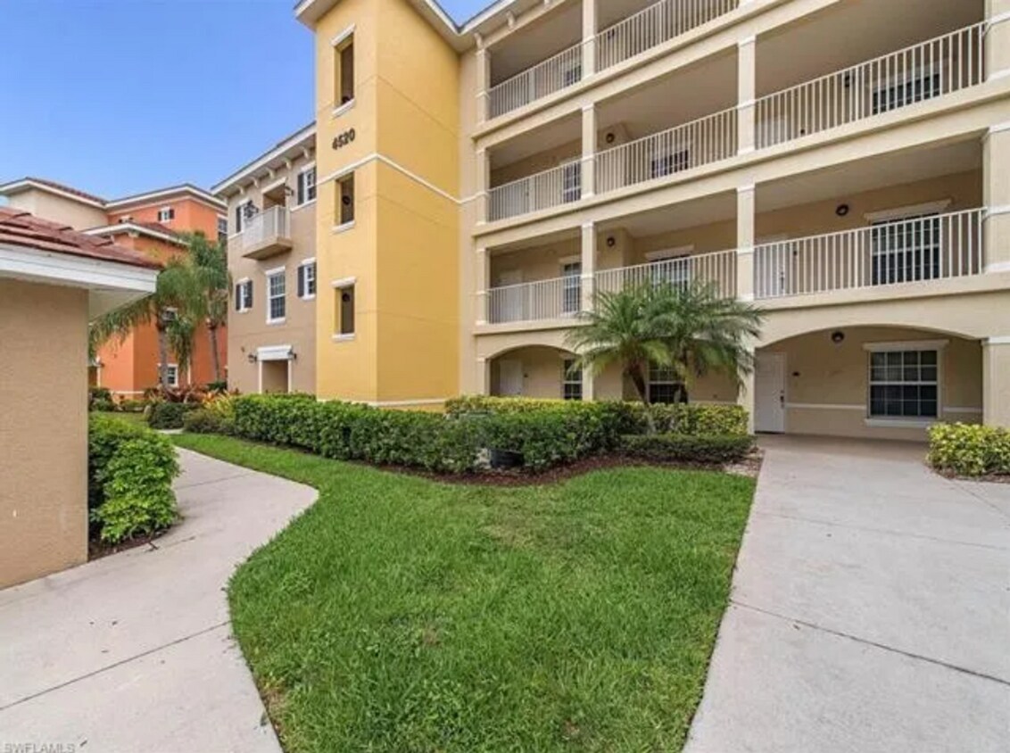Foto principal - 4520 Botanical Pl Cir