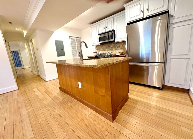 Foto del edificio - 1663 Newton St NW