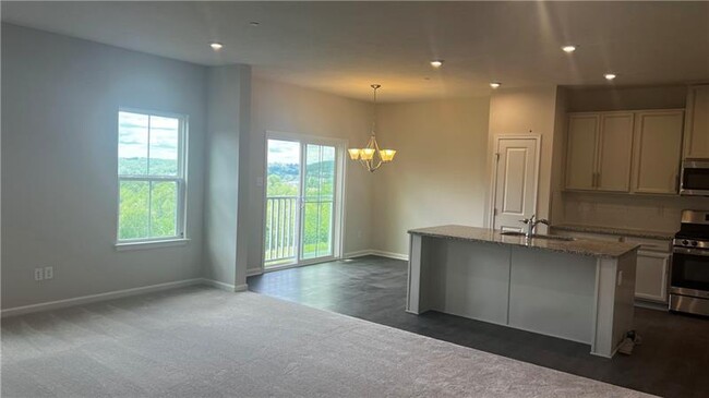 Building Photo - 445 Greenwood Dr