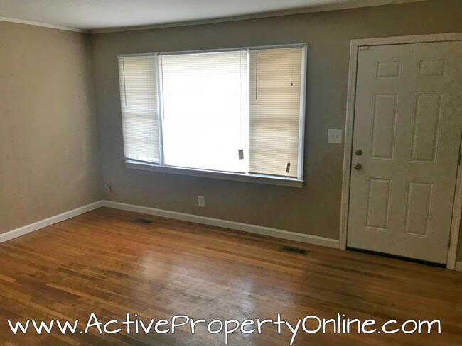 Building Photo - 3117 Somerset Dr
