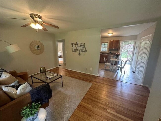 Photo - 3403 Phillips Cir (Decatur, GA) House