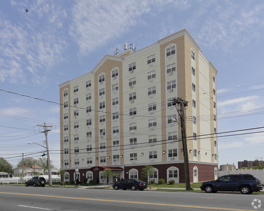 Foto principal - Locust Manor Senior Citizen Residence 62+