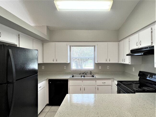Building Photo - 323 Boca Ciega Rd