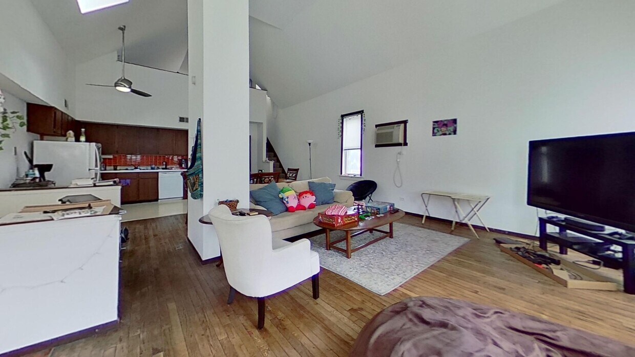 Foto principal - 2455 N Seminary Ave