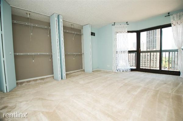 Building Photo - 2558 N Clark St