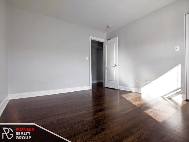 Building Photo - 7616 N Marshfield Ave