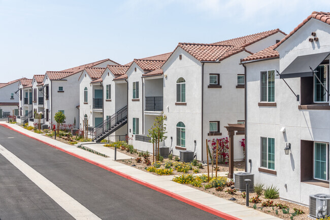 Building Photo - The Charlie Perris