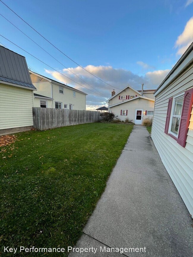 Foto del edificio - 4 br, 1 bath House - 5906 W Wautoma Beach ...