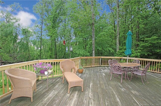 Foto del edificio - 854 Bullet Hill Rd