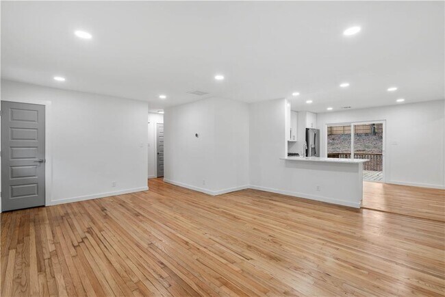 Building Photo - 3764 Admiral Dr