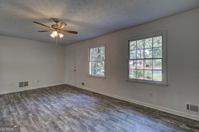 Building Photo - 3021 Bretton Dr