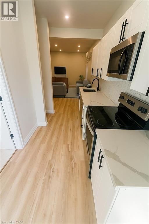 Building Photo - 27 Queenston St