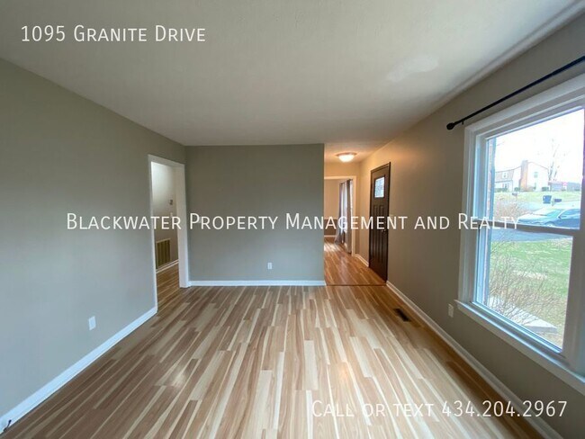 Building Photo - 3 Bedroom Home in The Town of Bedford