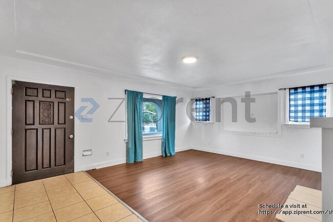 Building Photo - 1008 92nd Ave