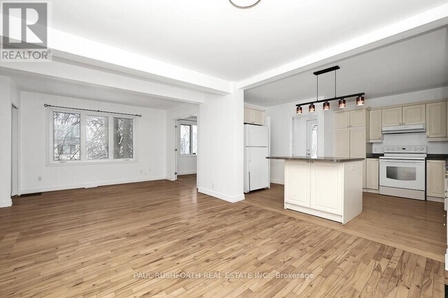 Photo du bâtiment - 56 Lotta Ave