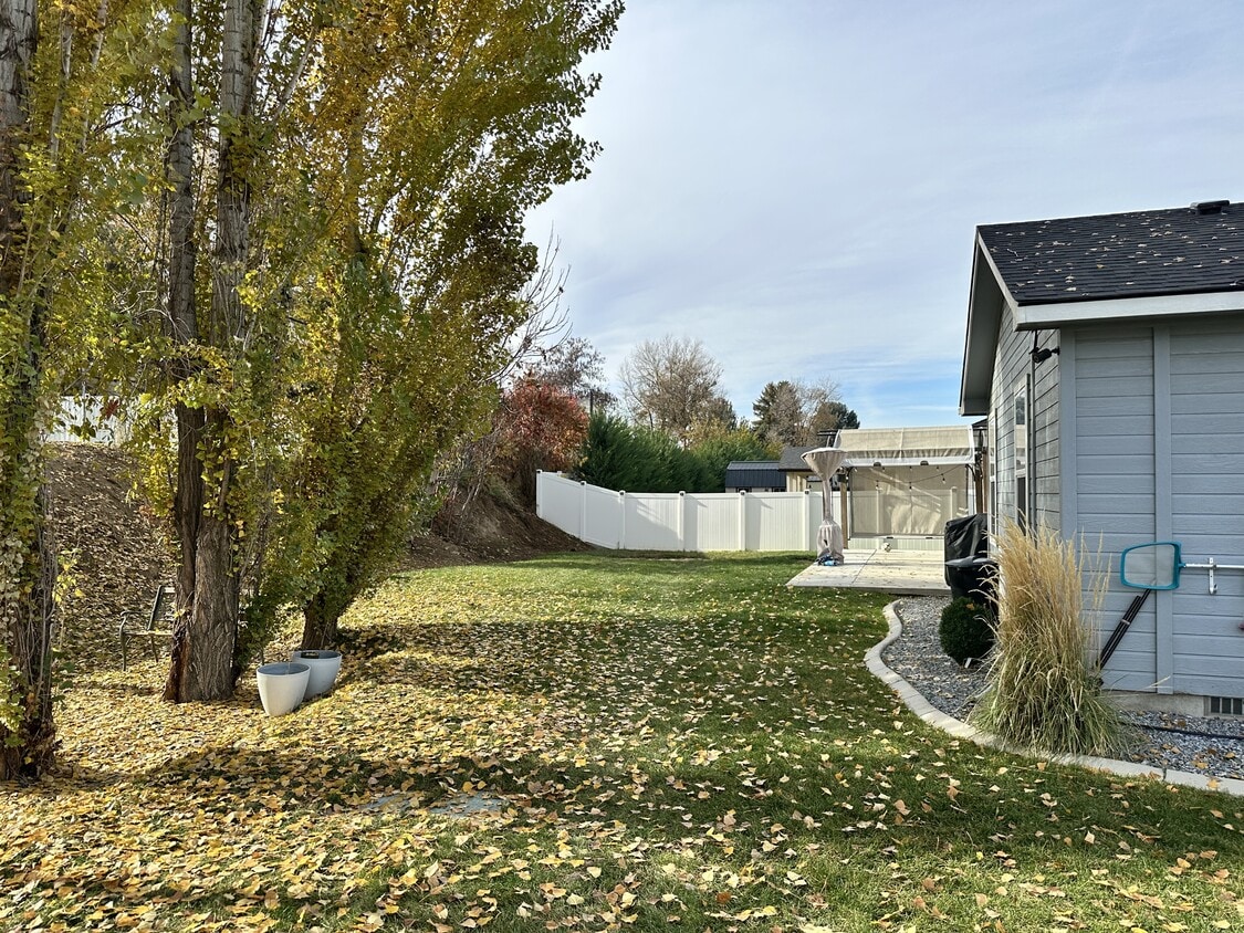 Building Photo - 2070 Kelly Dr