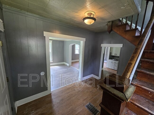 Building Photo - 402 Sunnyside Ave