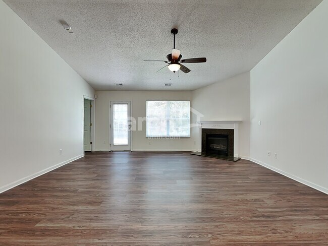 Foto del edificio - 566 Bedford Knoll Drive